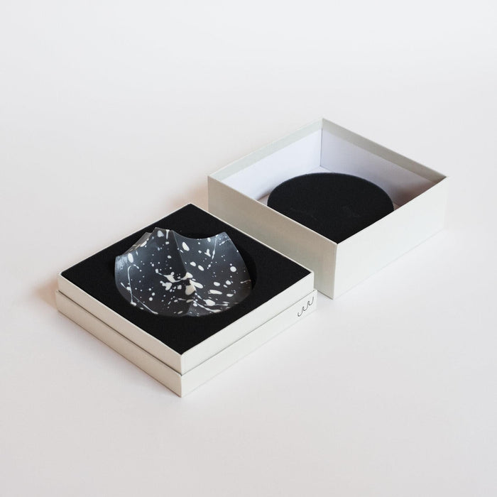 The closed box with its printed band
