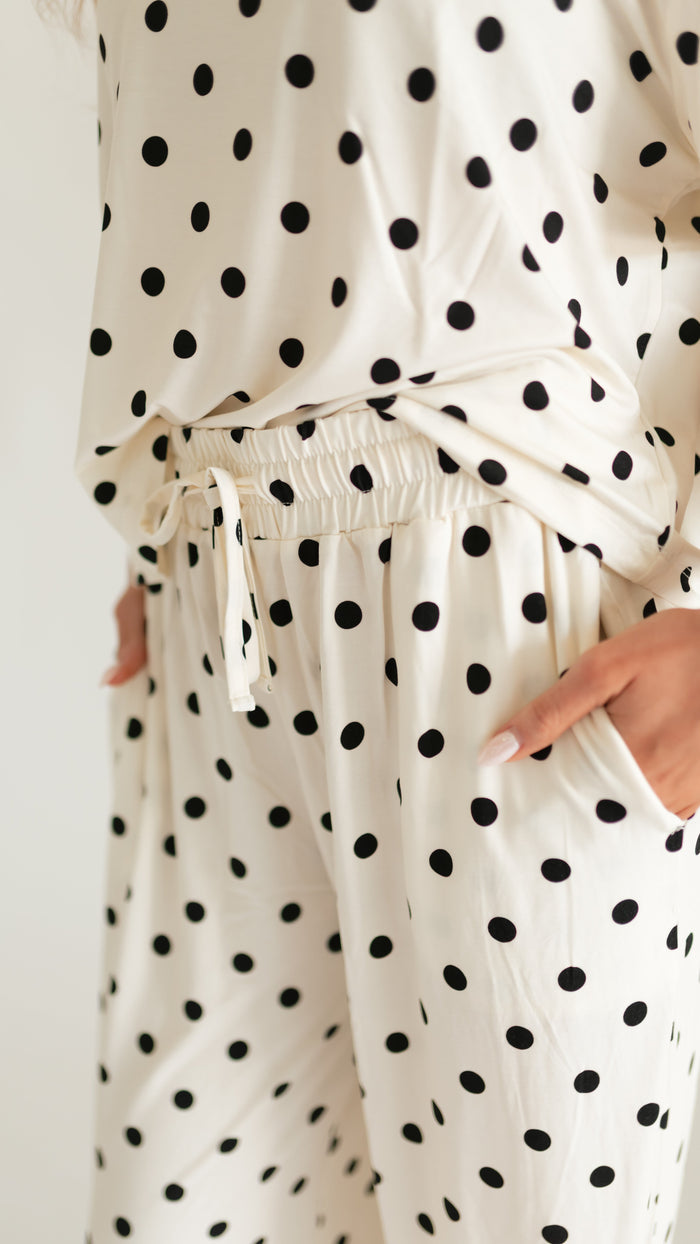 Women's T-Shirt and Pants Set in Cream & Black polka dot