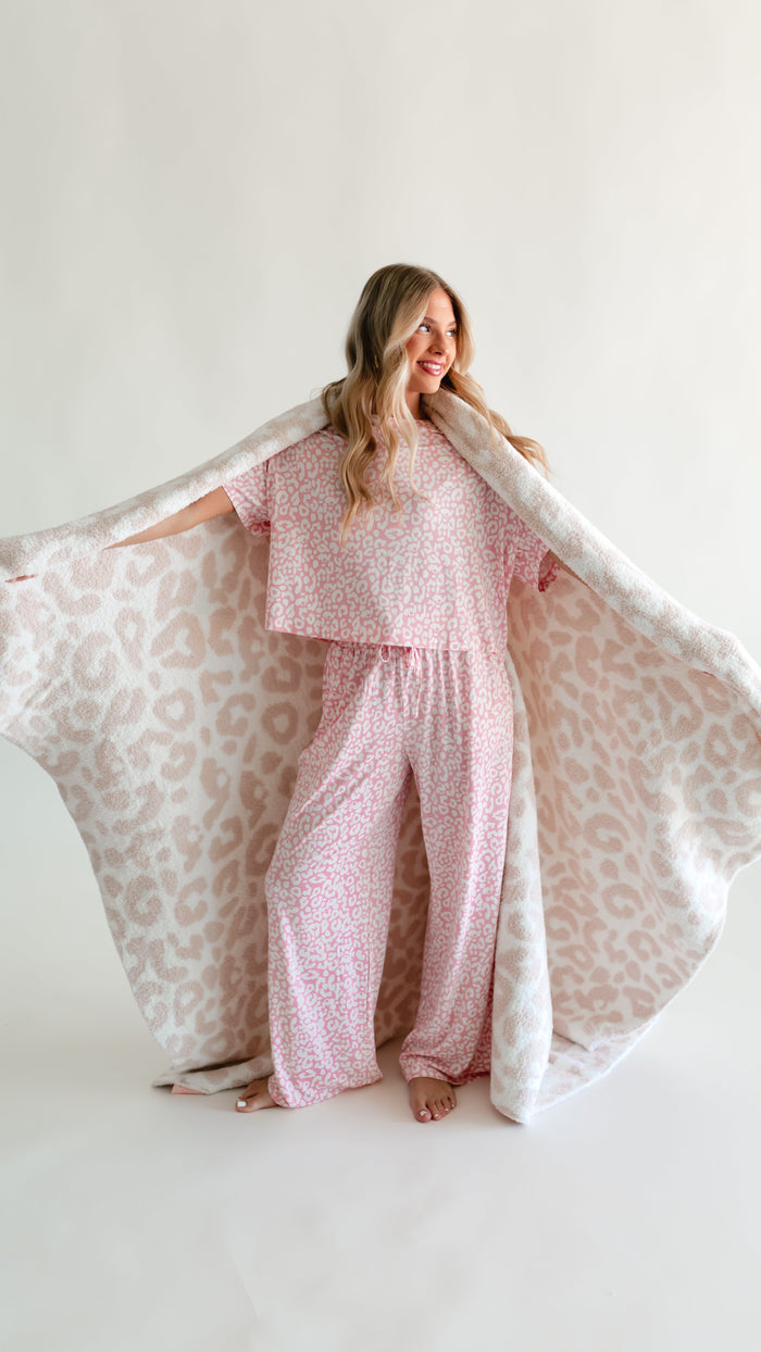 Adult Plush Throw Blanket in Pink Leopard