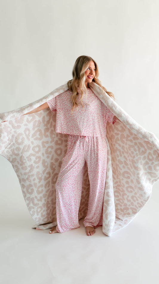 Adult Plush Throw Blanket in Pink Leopard
