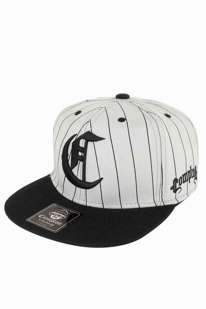 Boné Compton Aba Reta Snapback Logo Pinstripe Cinza - COMPTON
