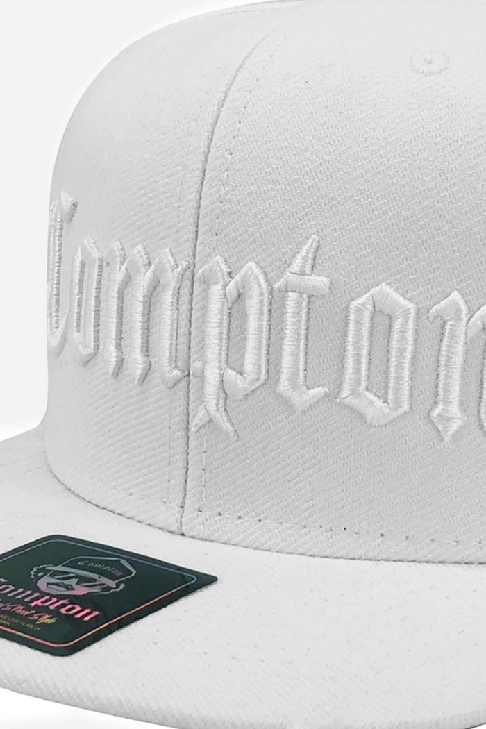 Boné Compton Aba Reta Snapback Classic All White - COMPTON