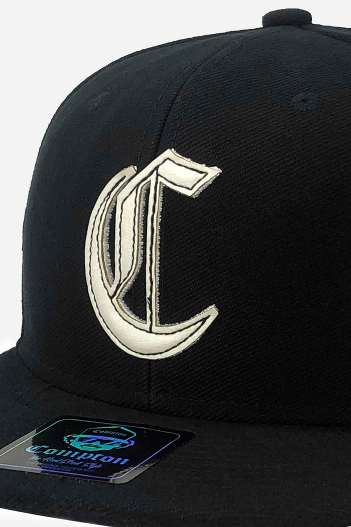 Boné Compton Aba Reta Snapback Logo Corte Laser Preto - COMPTON
