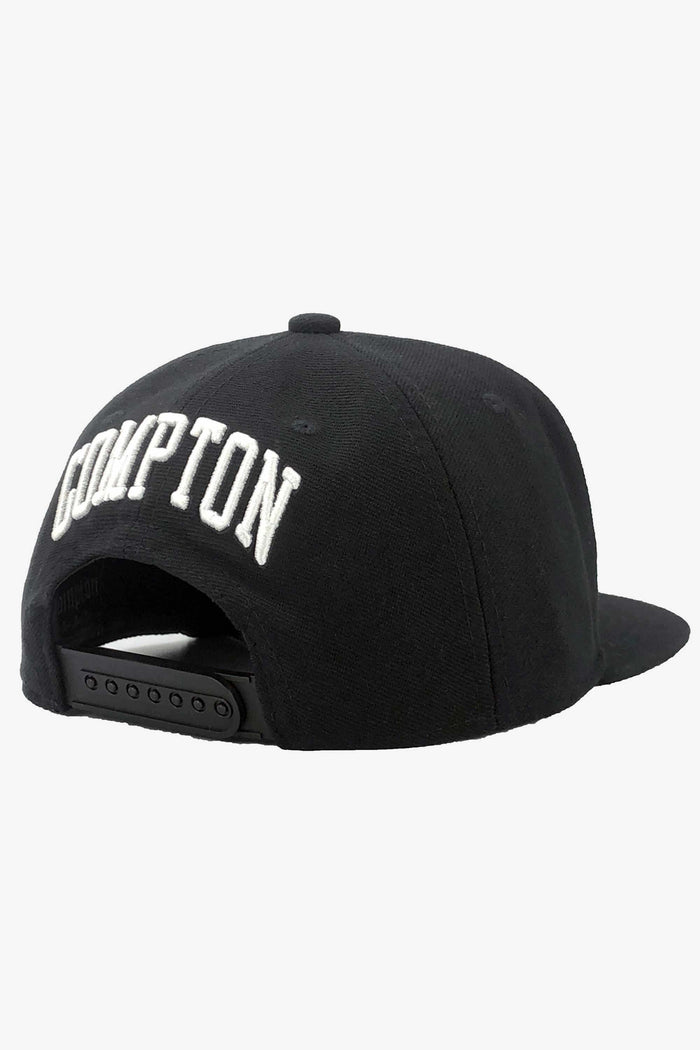 Boné Compton Aba Reta Snapback Logo Corte Laser Preto - COMPTON