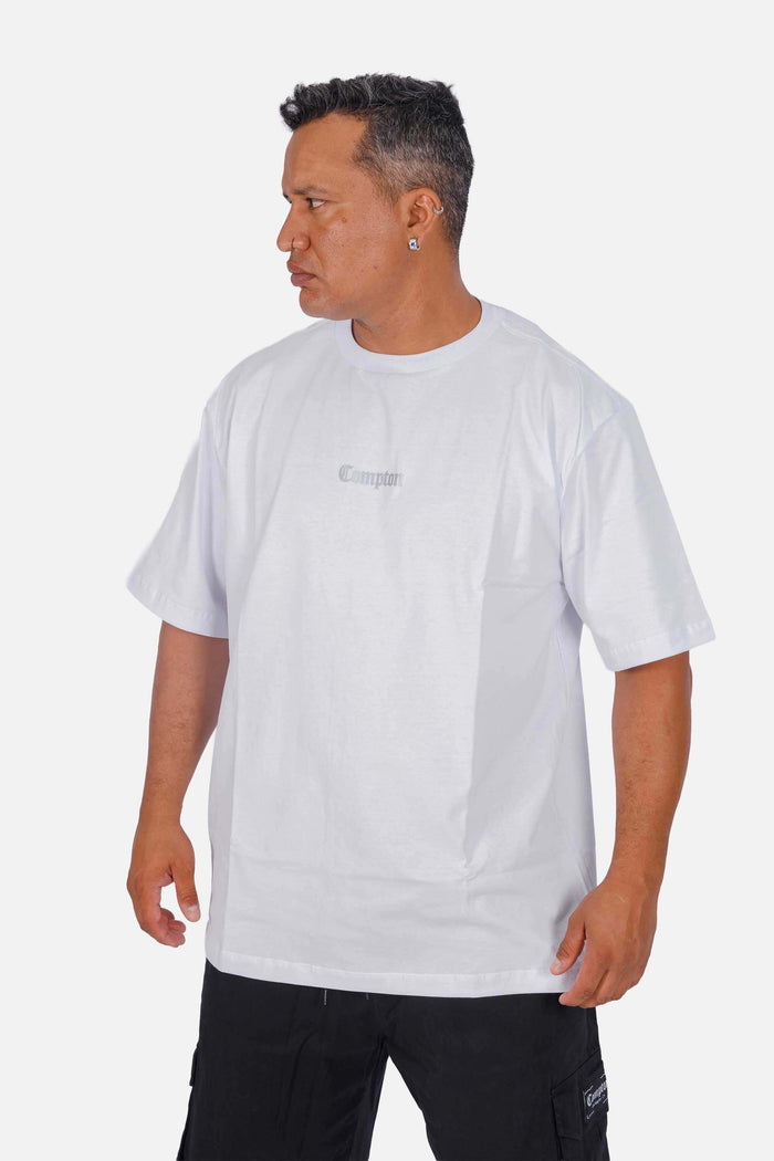 Camiseta Compton Oversized Logo Refletivo Branca - COMPTON