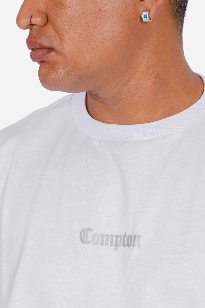 Camiseta Compton Oversized Logo Refletivo Branca - COMPTON