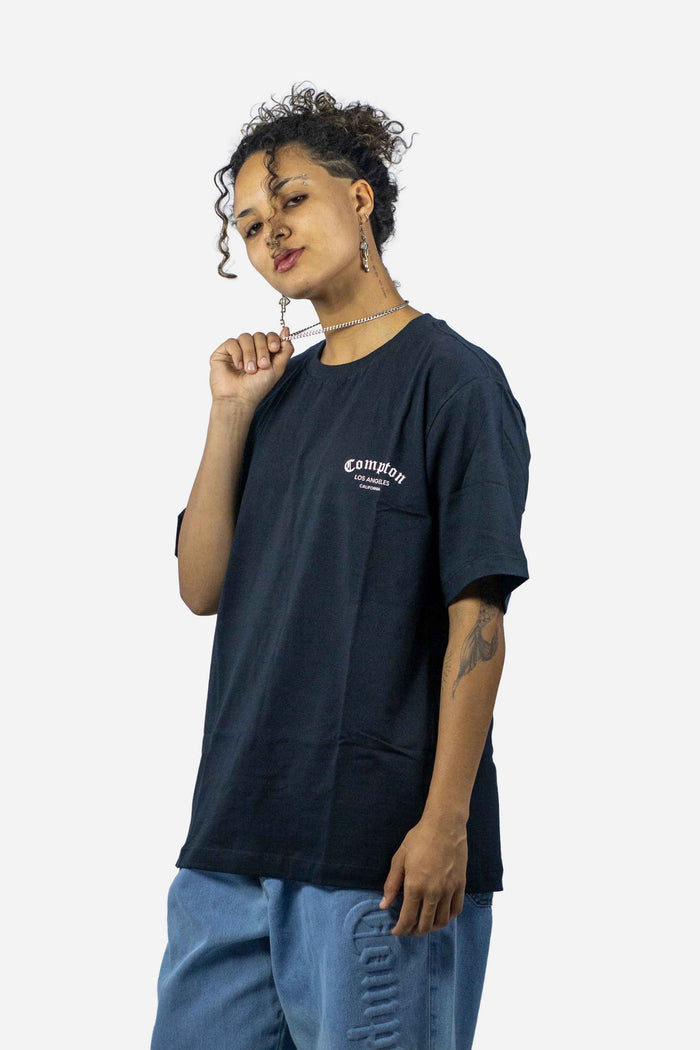 Camiseta Compton Oversized Los Angeles Flag Preta - COMPTON