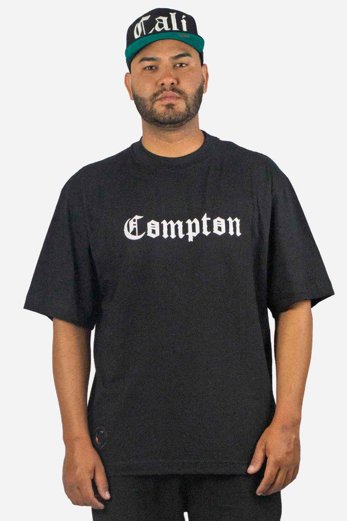 Camiseta Compton Oversized New Logo Furtacor Preta - COMPTON