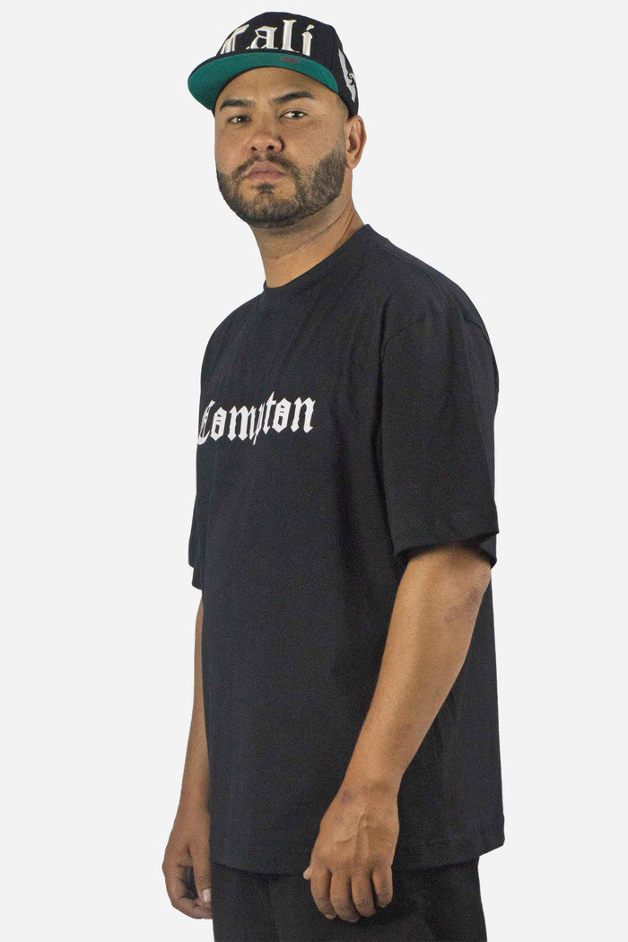 Camiseta Compton Oversized New Logo Furtacor Preta - COMPTON