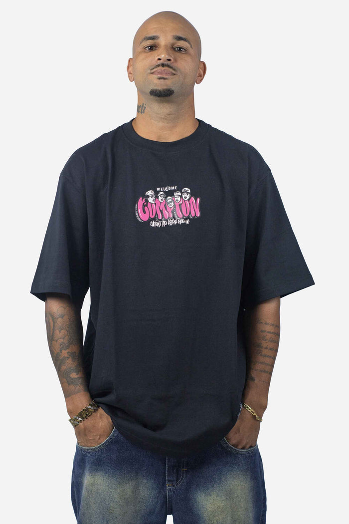 Camiseta Compton Oversized Welcome Preta - COMPTON