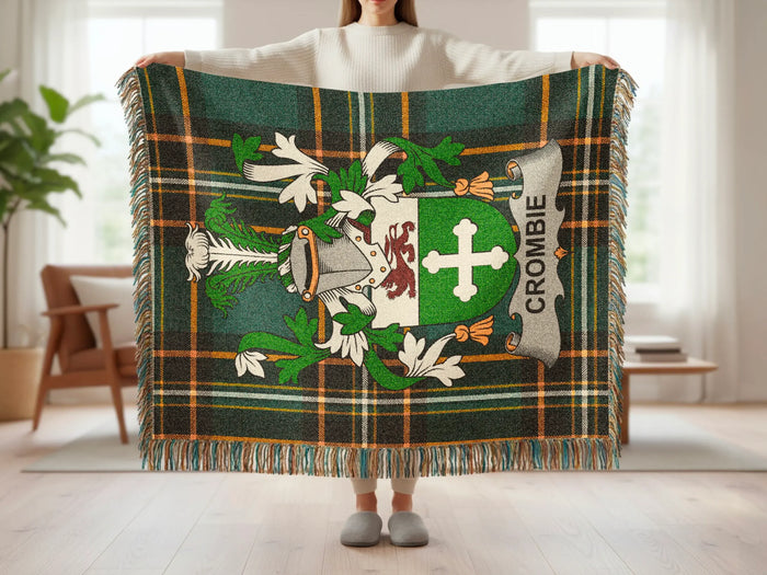 Feature panel for the Crombie cotton woven blanket with fringed edges.
