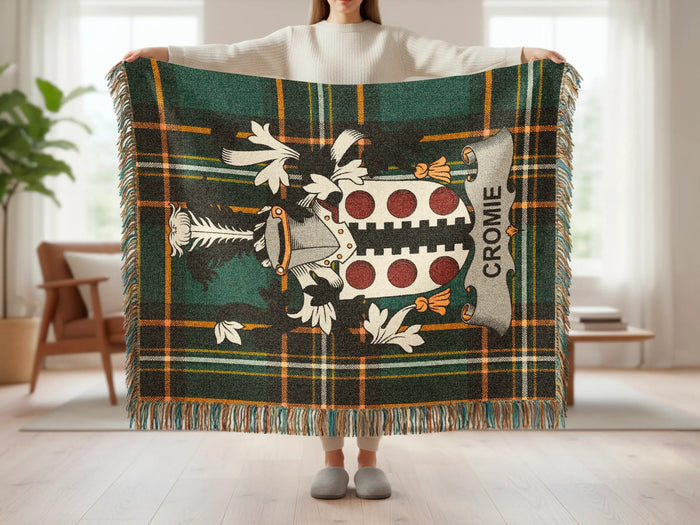 Feature list for the Cromie cotton woven blanket with fringe.