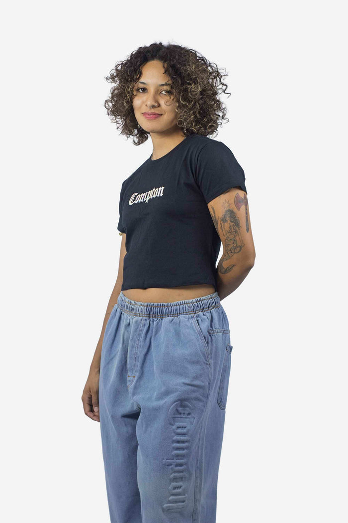 Cropped Compton Logo Holográfico Preto - COMPTON