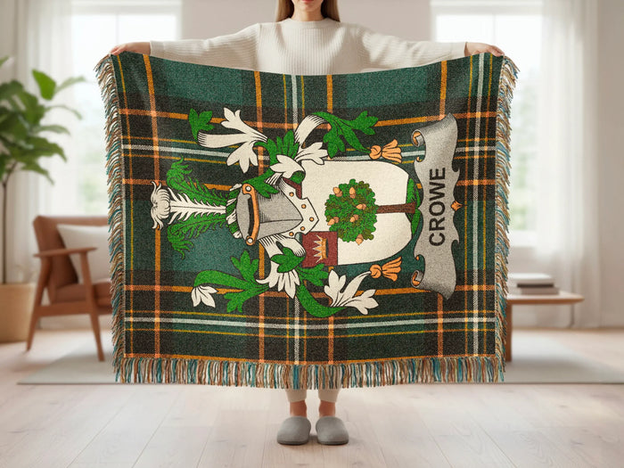 Feature list for the Crowe cotton woven blanket with fringed edges.
