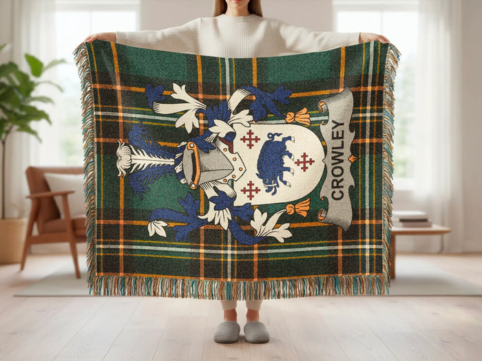 Key features of the Crowley cotton woven blanket with fringed edges
