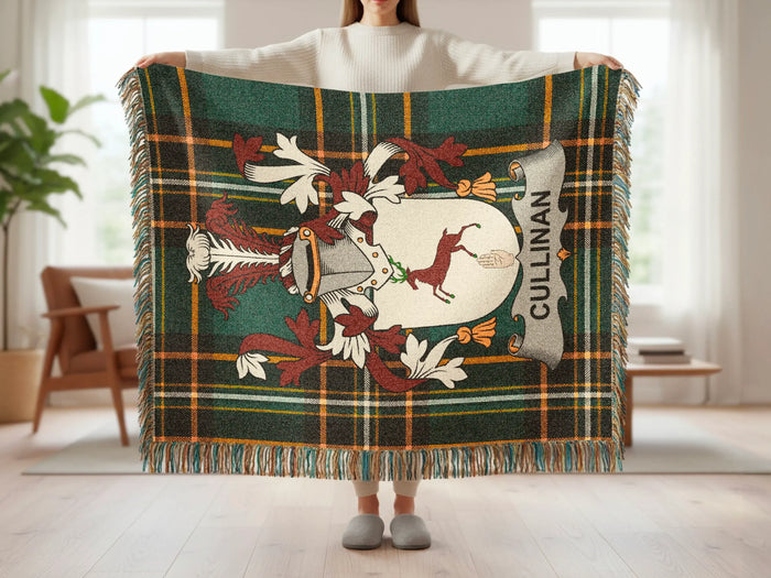 Feature list for the Cullinan cotton woven blanket with fringe.