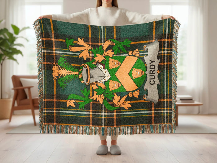Feature panel for the Curdy cotton woven blanket with fringed edges.