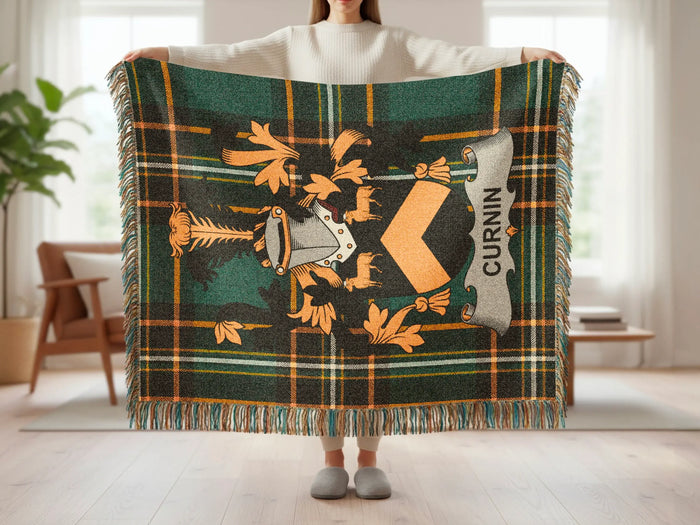 Key features of the Curnin cotton woven blanket with fringed edges.