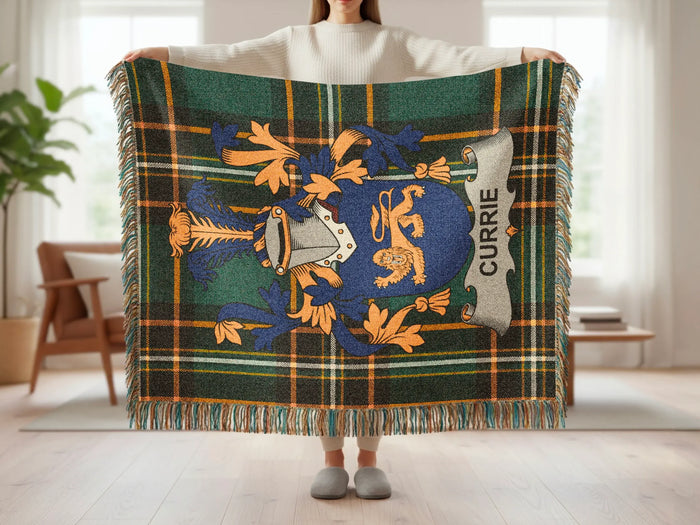 Feature panel for the Currie cotton woven blanket with fringed edges.