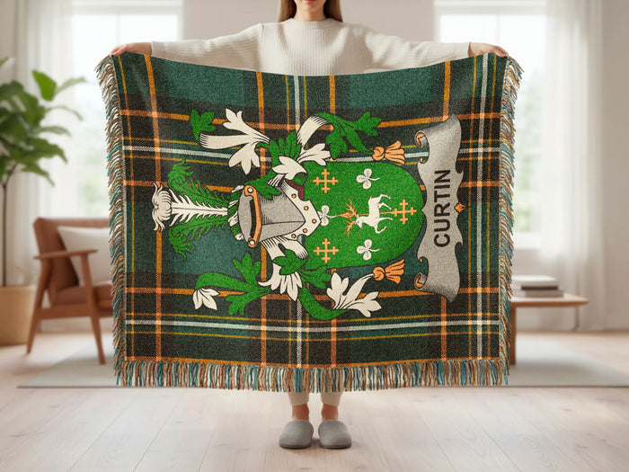 Feature list for the Curtin cotton woven blanket with fringed edges.