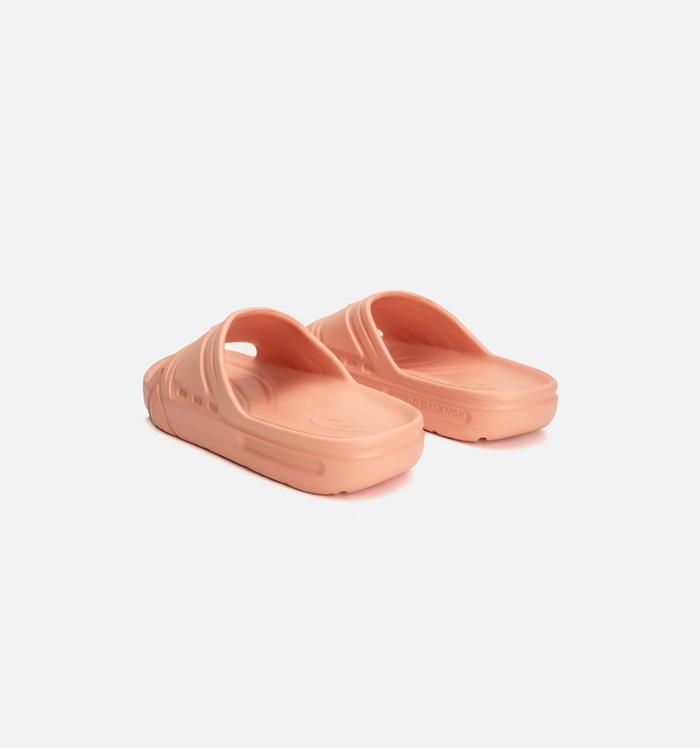 LOUNGE SLIDES BG