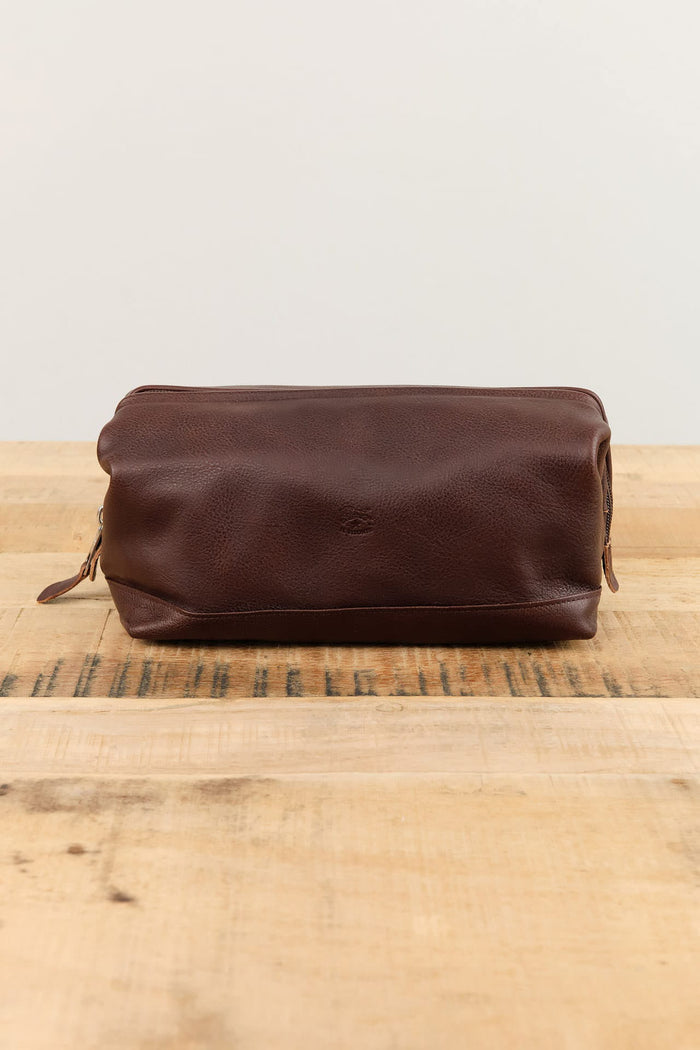 Il Bisonte Accessories Bags Populonia Cowhide Beauty Case in Caffe Caffe
