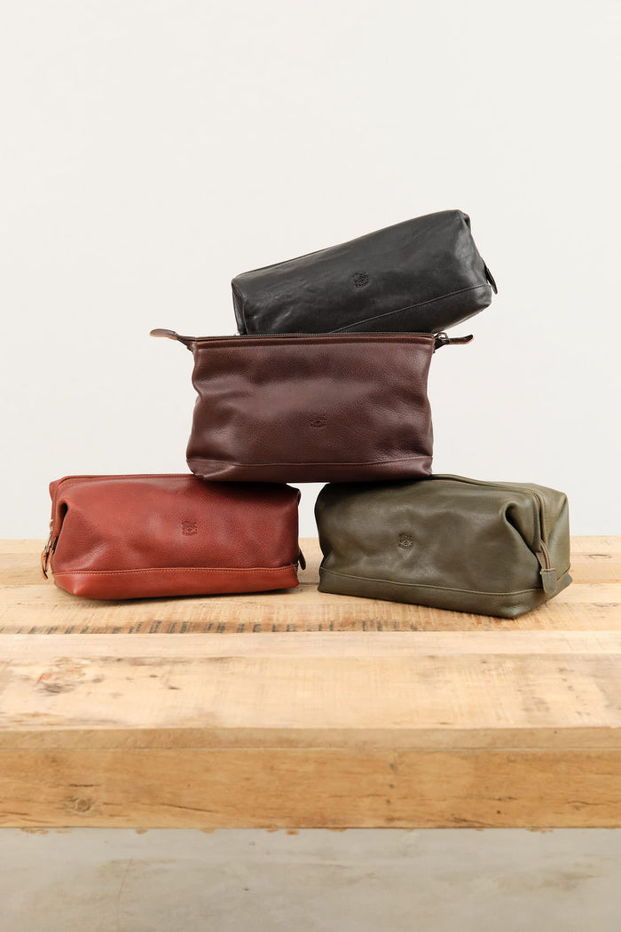 Il Bisonte Accessories Bags Populonia Cowhide Beauty Case in Forest Forest