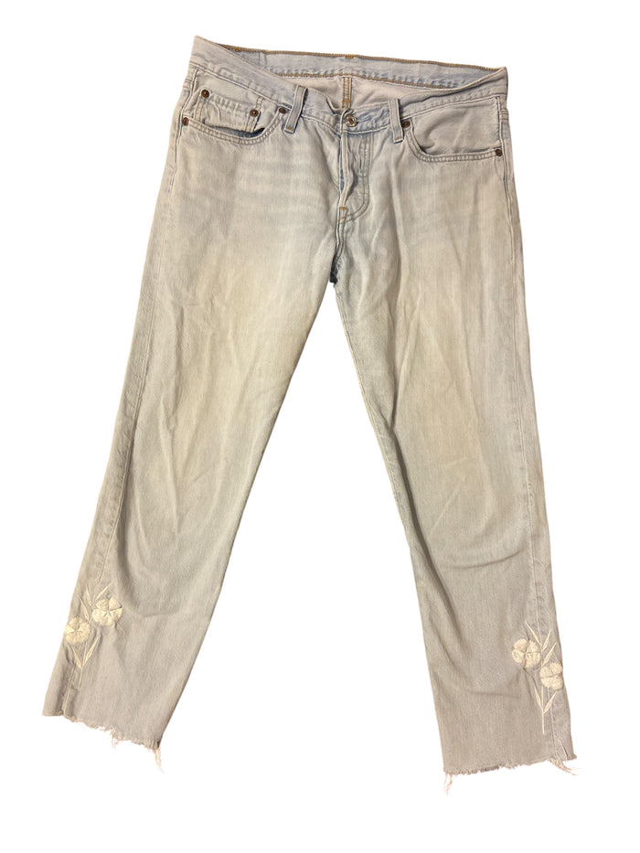 Pre-Loved Levi's Capri Length W/ Flower *Size 29 - Deer Creek Mercantile