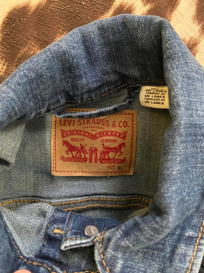 Pre-Loved Levi's Denim Jean Jacket Women's Size XL - Deer Creek Mercantile
