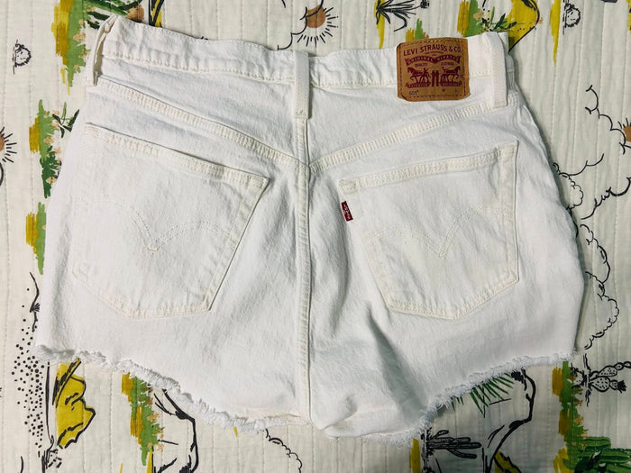 Pre-Loved White Levi's Denim Shorts *Size 31 - Deer Creek Mercantile