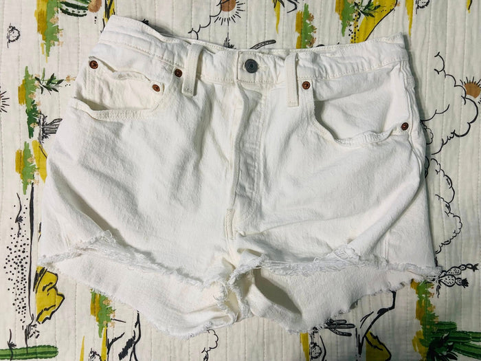 Pre-Loved White Levi's Denim Shorts *Size 31 - Deer Creek Mercantile
