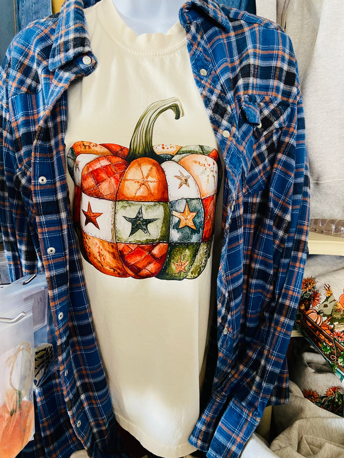 The Quilted Pumpkin Graphic Tee (Comfort Colors) - Deer Creek Mercantile