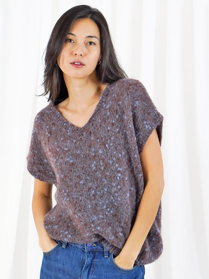 TWNS The Label Madelina Fluffy V-Neck Sleeveless Sweater Burgundy / Blue