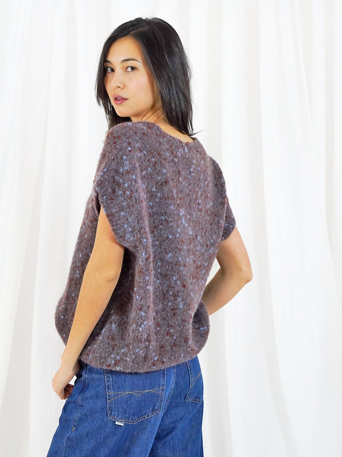 TWNS The Label Madelina Fluffy V-Neck Sleeveless Sweater Burgundy / Blue