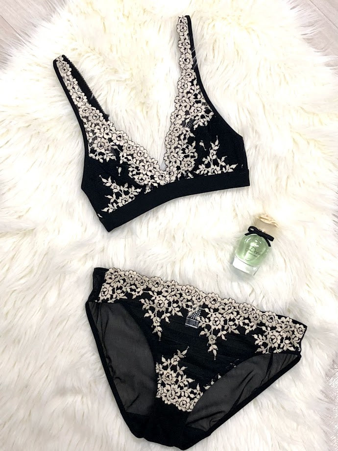 WACOAL 852191 Embrace Lace Wire Free Bralette myselflingerie.com