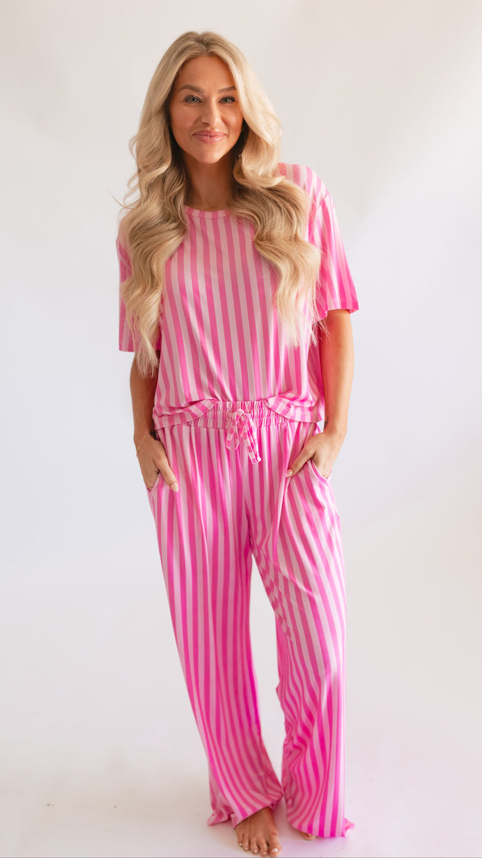 Women's T-Shirt and Pants Set in Pink Paradise