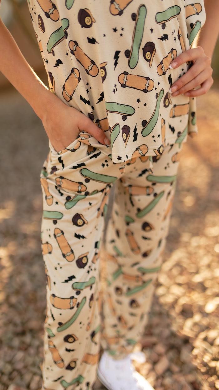 Youth Jogger Set In Skateboards